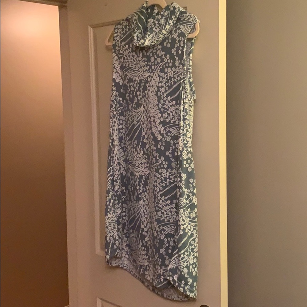 Sleevless dress